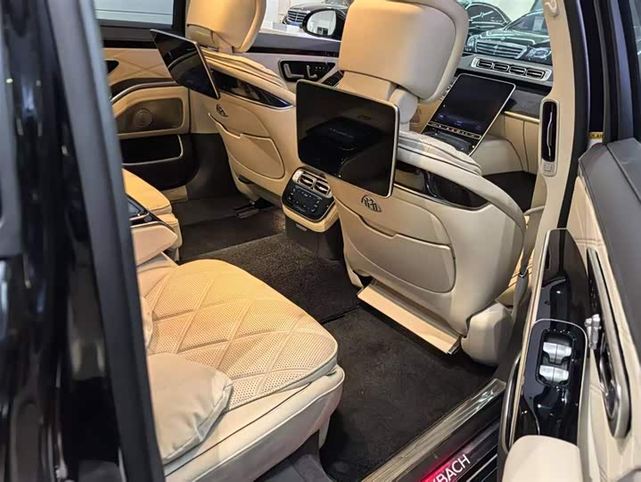 Фото 10 - Mercedes-Benz Maybach S-Class