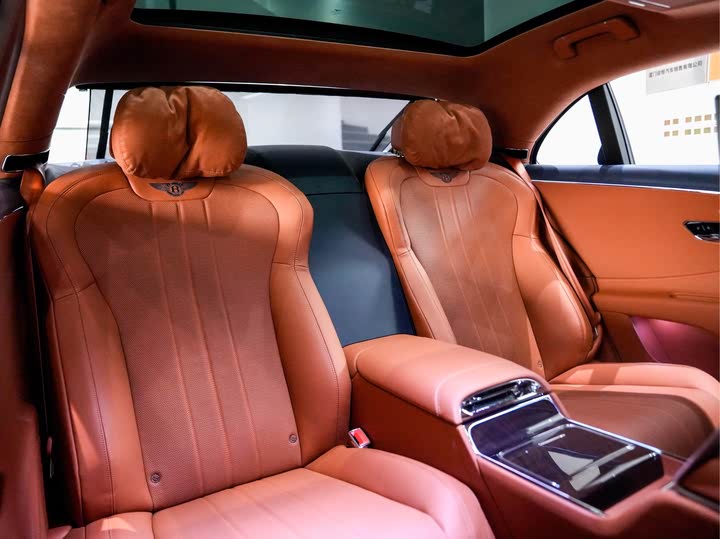 Фото 12 - Bentley Flying Spur