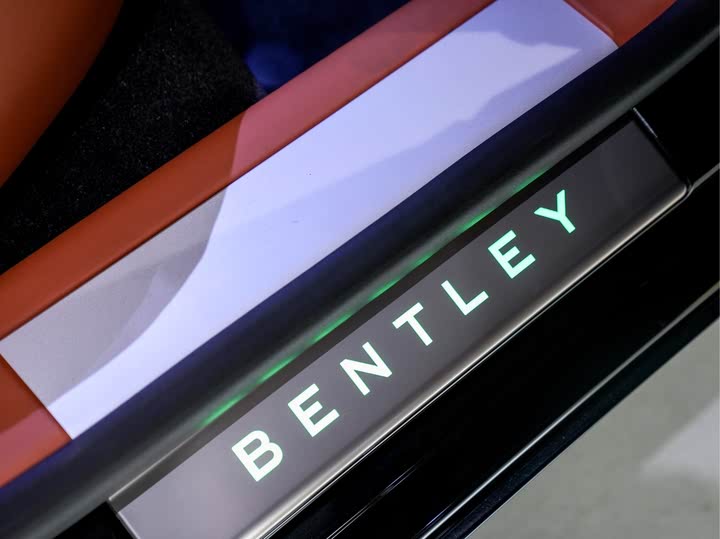 Фото 15 - Bentley Flying Spur