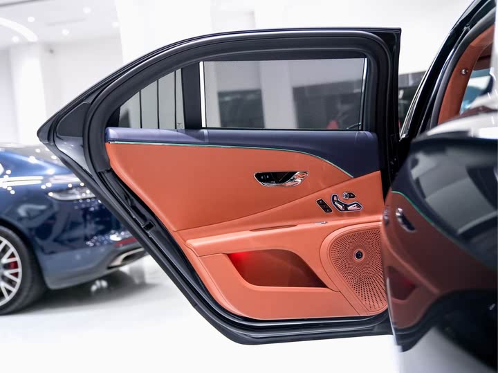 Фото 16 - Bentley Flying Spur