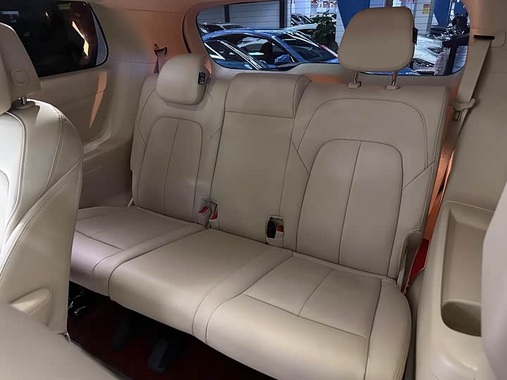 Фото 10 - Buick GL8 ES