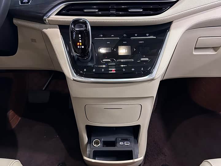 Фото 13 - Buick GL8 ES