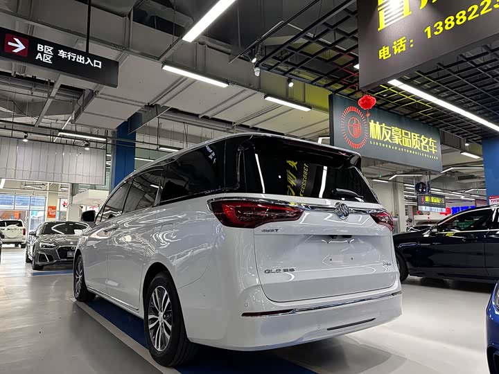 Фото 4 - Buick GL8 ES