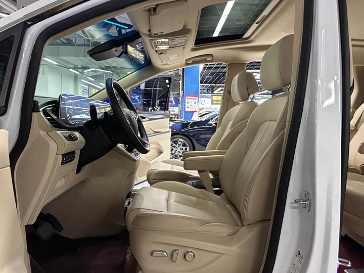 Фото 8 - Buick GL8 ES