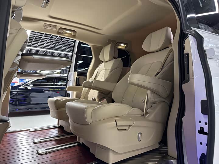 Фото 9 - Buick GL8 ES