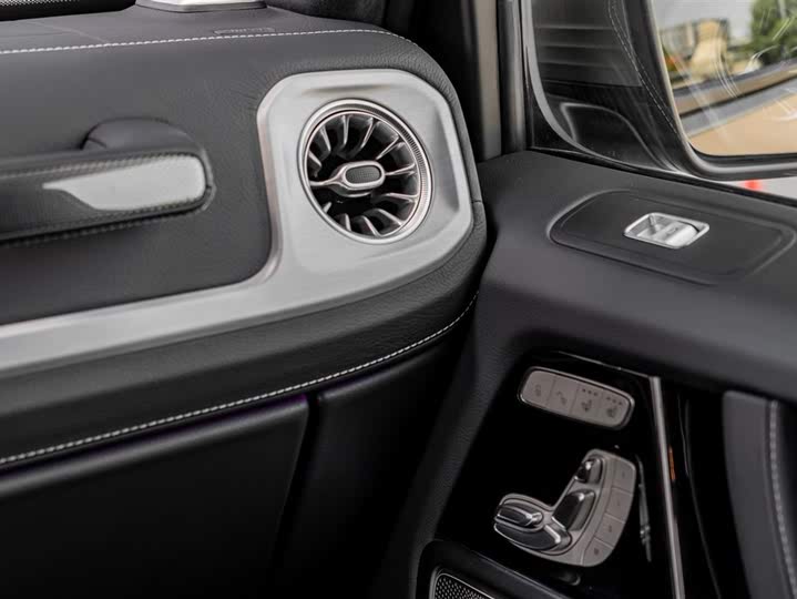 Фото 15 - Mercedes-Benz G-Class