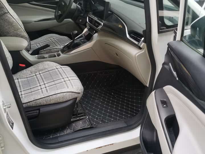 Фото 14 - Maxus G50