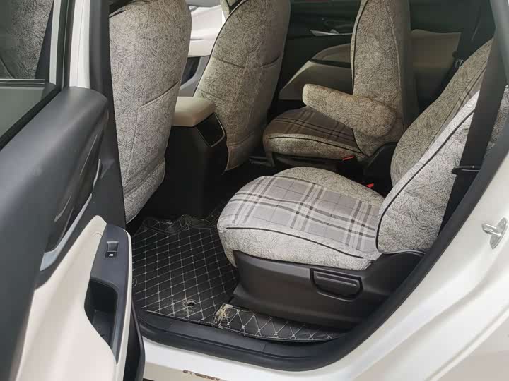 Фото 15 - Maxus G50