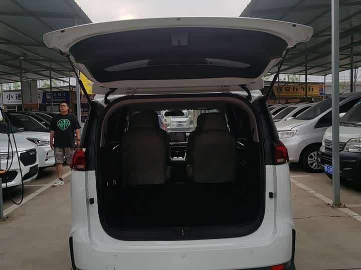 Фото 26 - Maxus G50