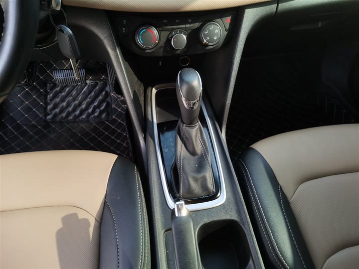 Фото 14 - Chevrolet Monza