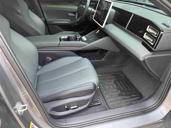 Фото 15 - BYD Qin L