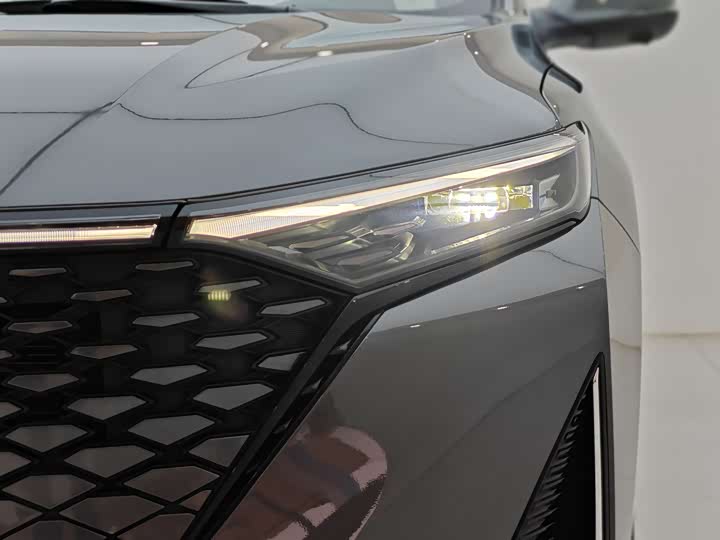 Фото 11 - Changan Raeton Plus