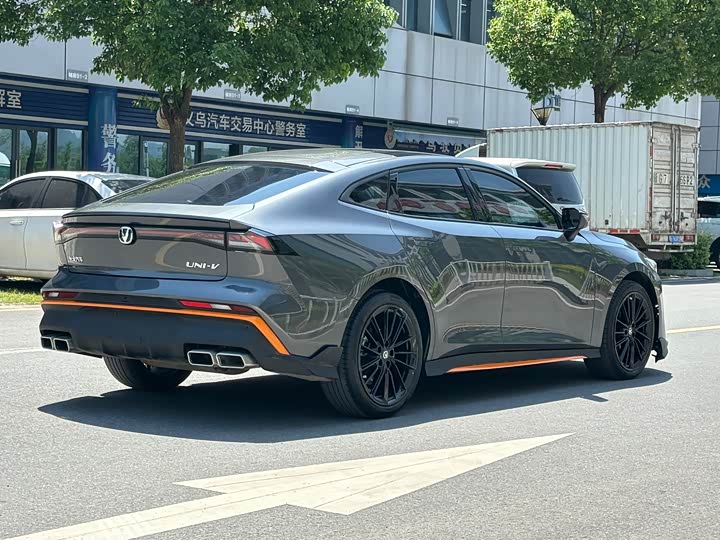 Фото 12 - Changan UNI-V