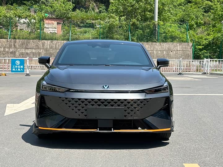 Фото 2 - Changan UNI-V