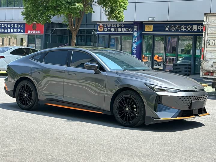 Фото 3 - Changan UNI-V