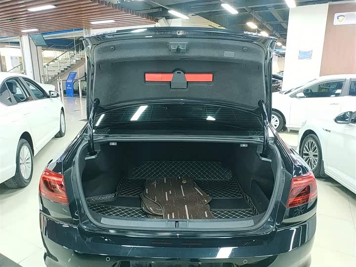 Фото 19 - Volkswagen Magotan