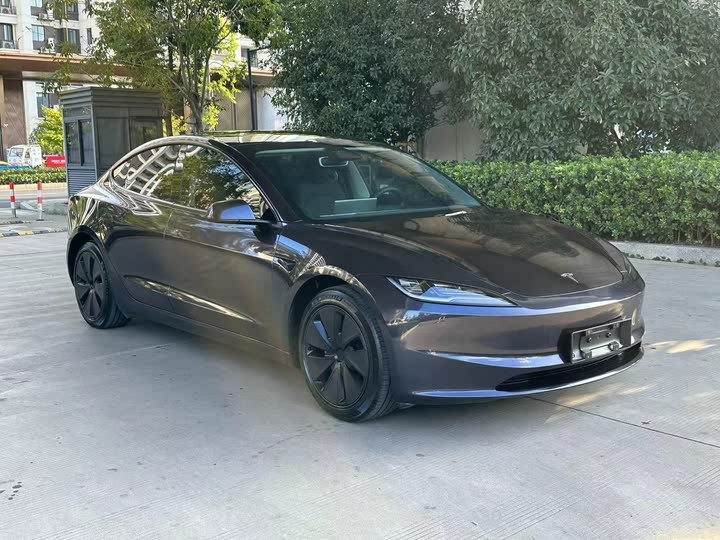 Фото 1 - Tesla Model 3