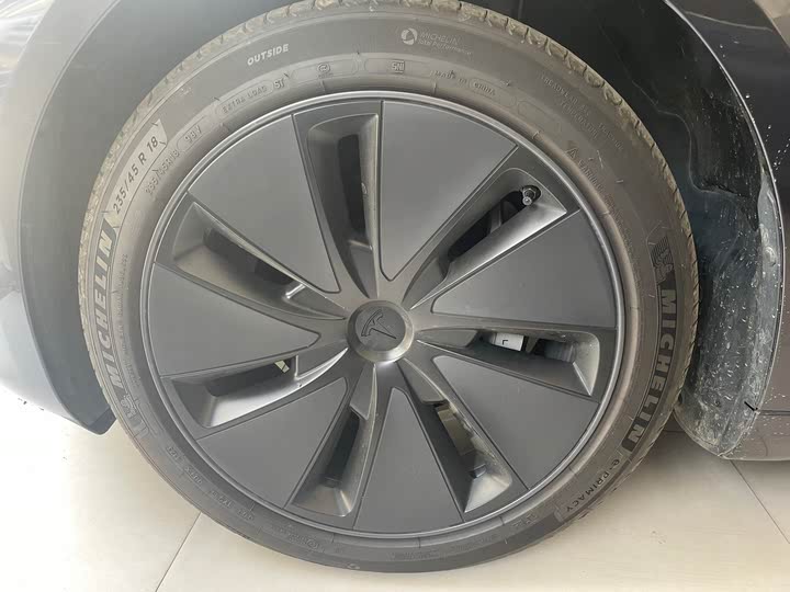 Фото 11 - Tesla Model 3