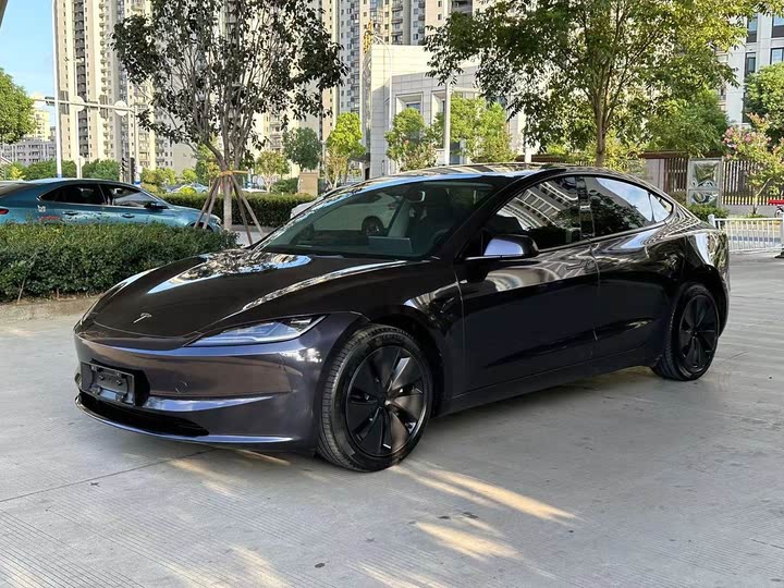 Фото 2 - Tesla Model 3