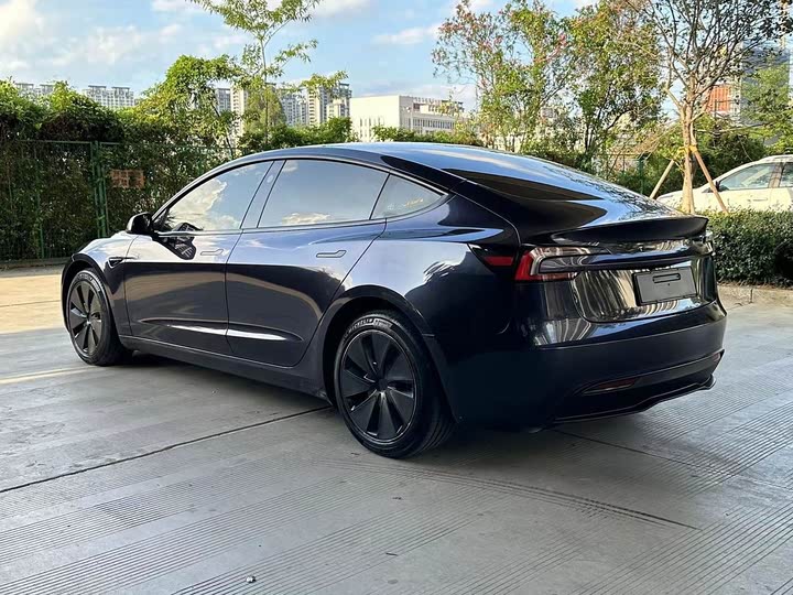 Фото 5 - Tesla Model 3