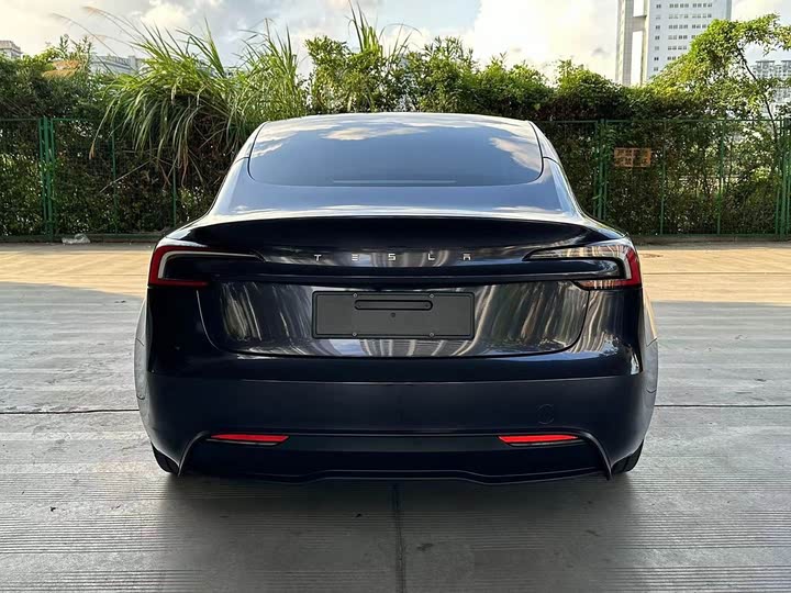 Фото 6 - Tesla Model 3