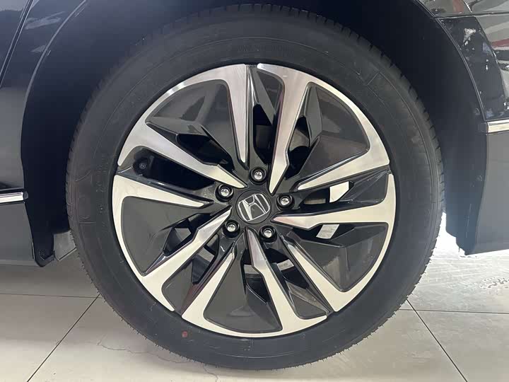 Фото 25 - Honda Accord