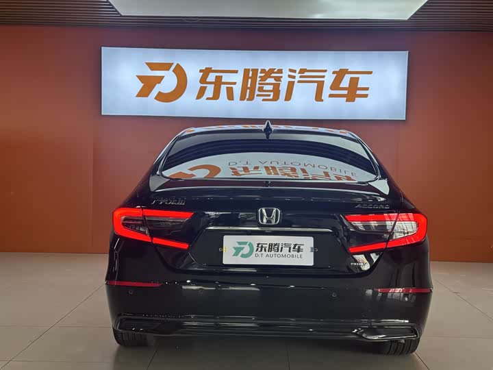 Фото 4 - Honda Accord