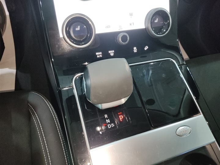 Фото 14 - Land Rover Range Rover Velar