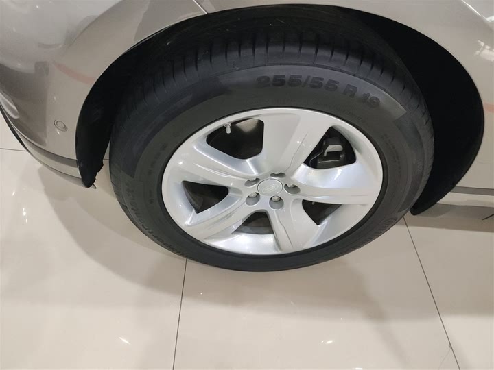 Фото 23 - Land Rover Range Rover Velar