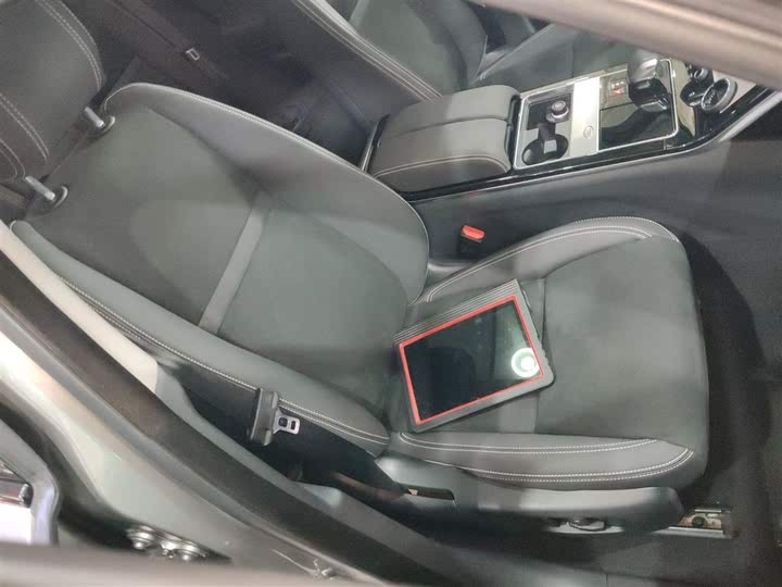 Фото 25 - Land Rover Range Rover Velar