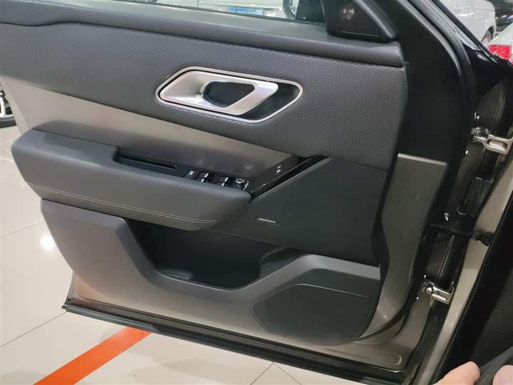 Фото 28 - Land Rover Range Rover Velar