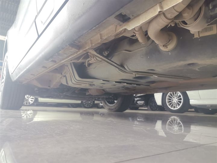 Фото 22 - Geely Atlas