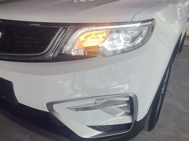 Фото 24 - Geely Atlas