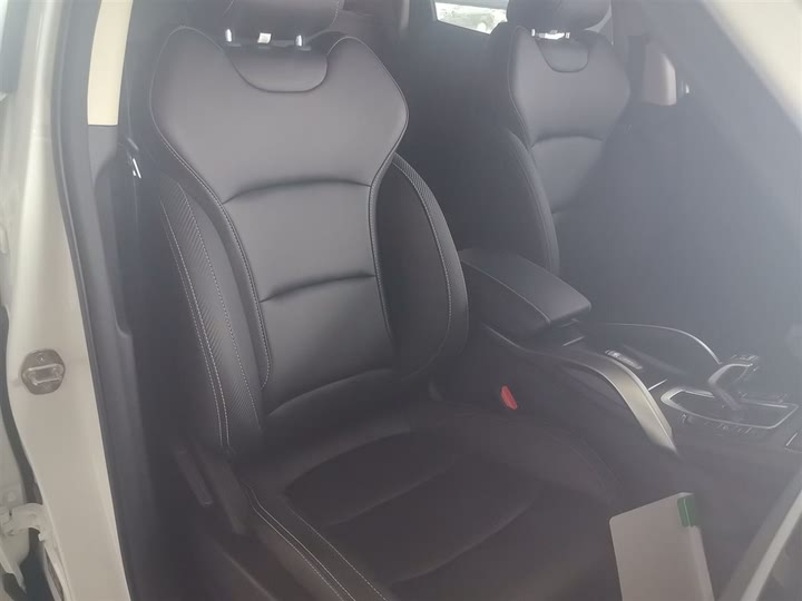 Фото 25 - Geely Atlas