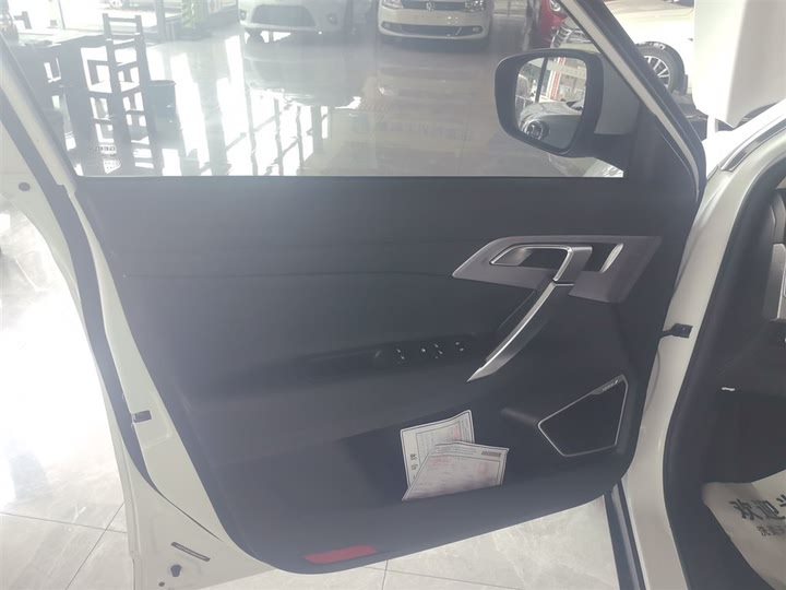 Фото 28 - Geely Atlas