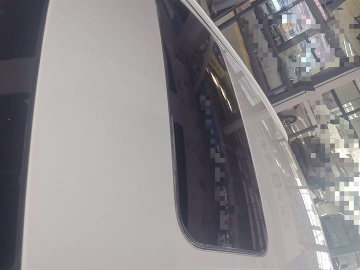 Фото 31 - Geely Atlas