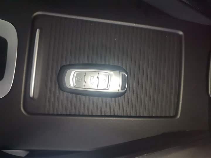 Фото 9 - Geely Atlas