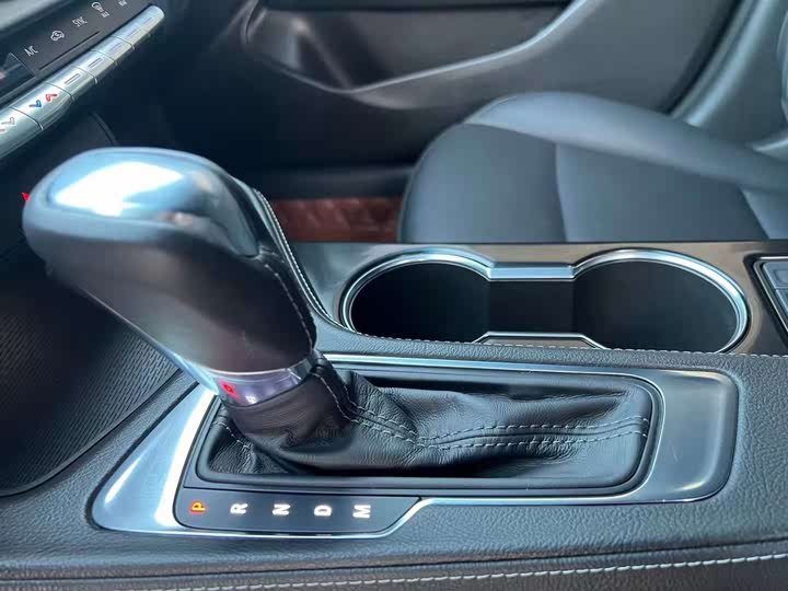 Фото 9 - Cadillac CT4