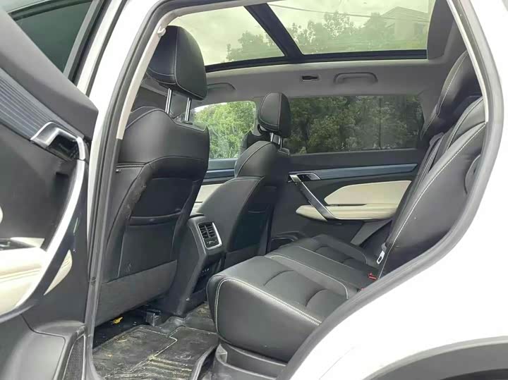 Фото 6 - Geely Atlas