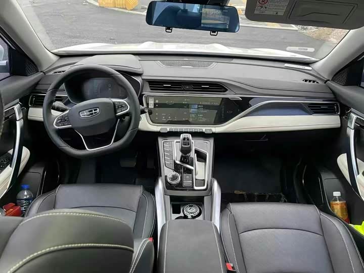 Фото 7 - Geely Atlas