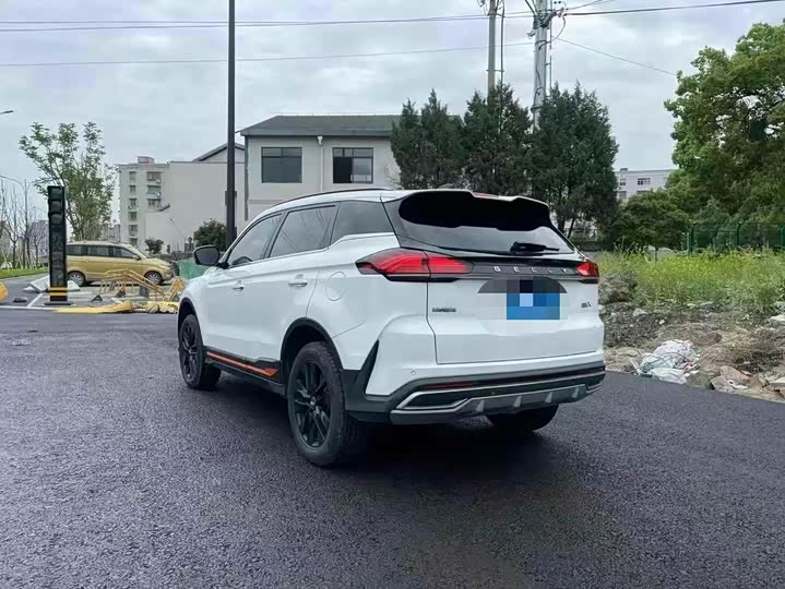 Фото 8 - Geely Atlas