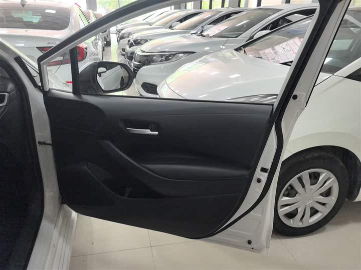 Фото 26 - Toyota Corolla