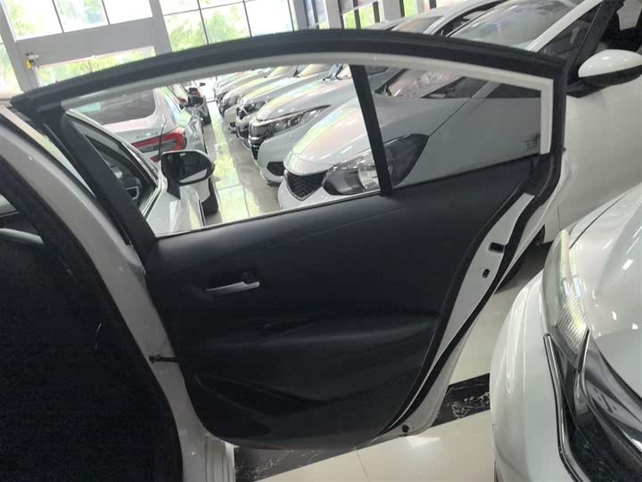 Фото 27 - Toyota Corolla