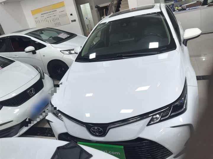 Фото 3 - Toyota Corolla