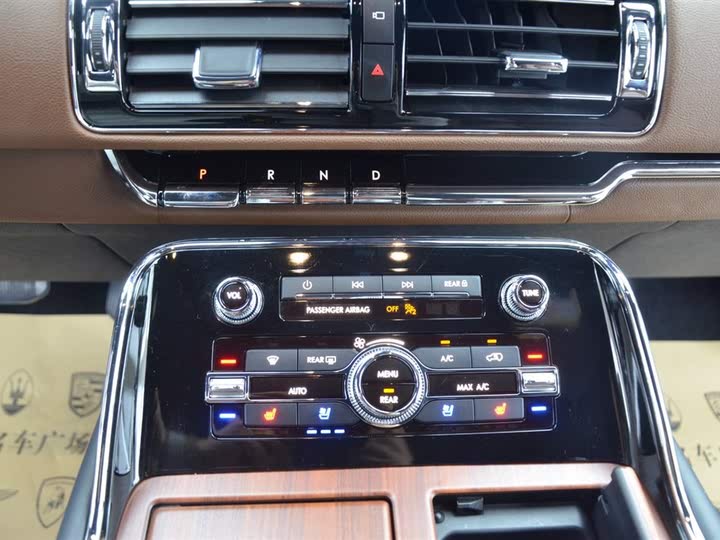 Фото 10 - Lincoln Navigator