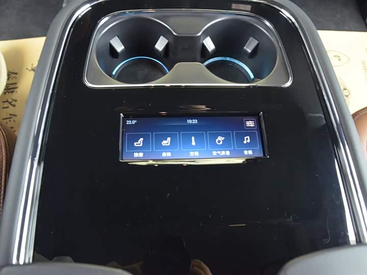 Фото 12 - Lincoln Navigator