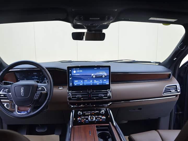 Фото 13 - Lincoln Navigator