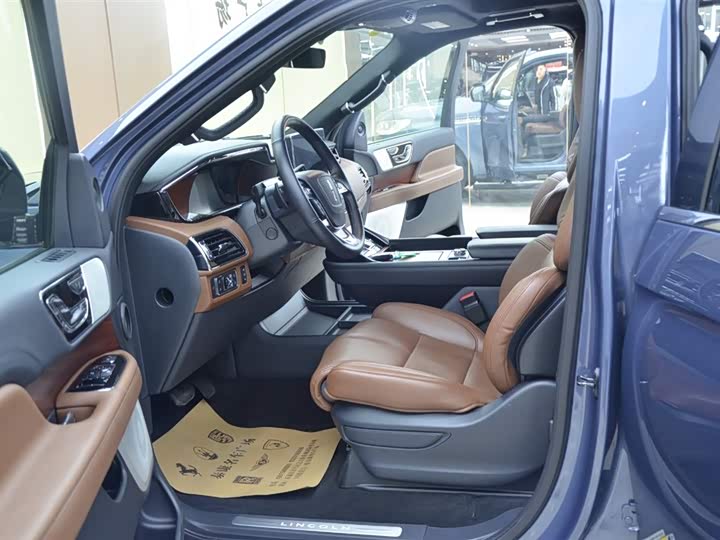 Фото 5 - Lincoln Navigator