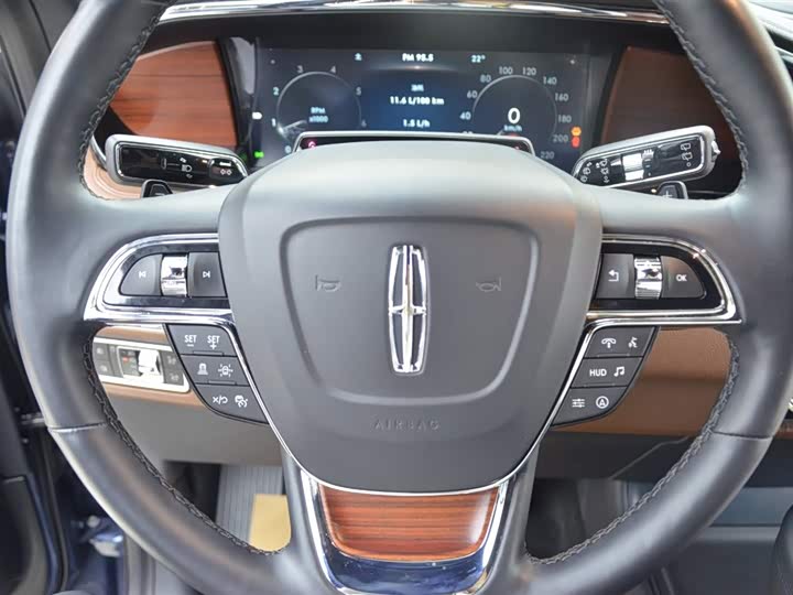 Фото 8 - Lincoln Navigator