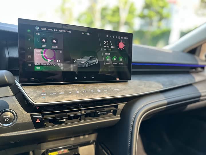 Фото 12 - Toyota Camry